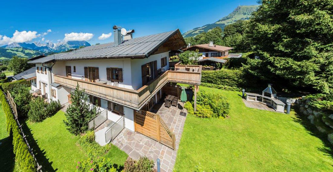 Ansicht-Sommer-Landhaus-Kitzhorn-ApartmentsFerienwohnungen,-Kitzbühel,-Tirol.jpg